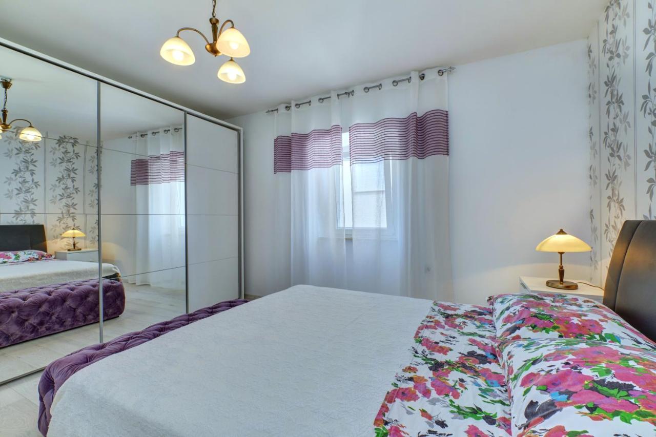 Apartment Dami マリ・ロシニュ エクステリア 写真